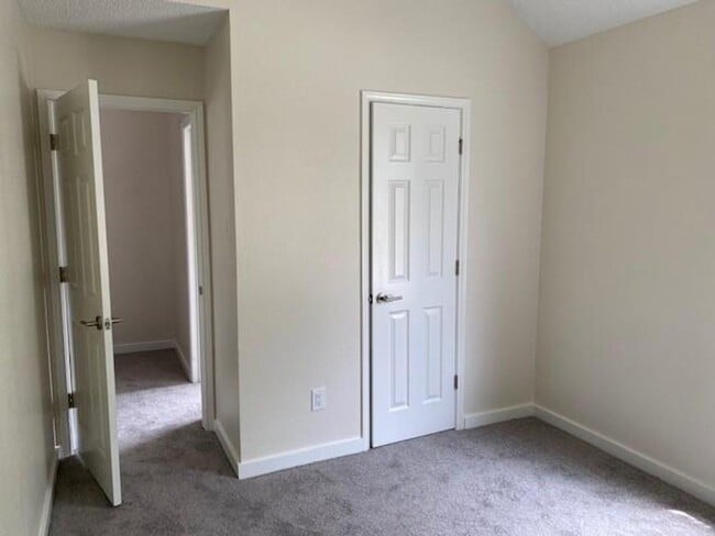 Building Photo - LOVELY 2 STORY IN GRAPEVINE! NOT EVEN 5 MI...