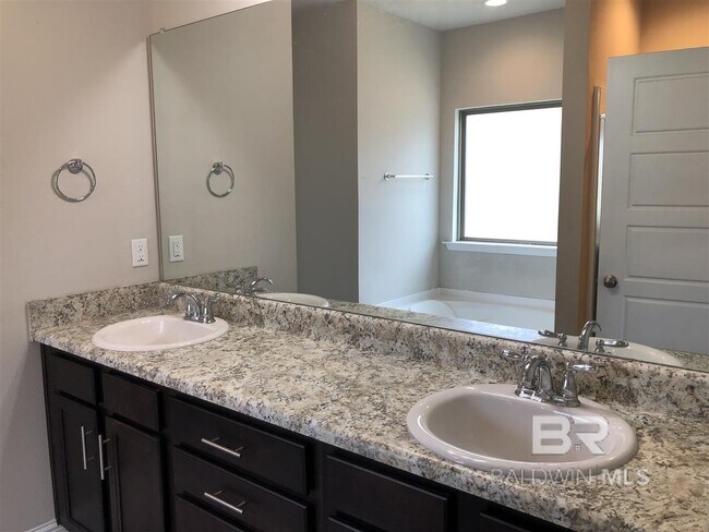 Building Photo - 23738 Havasu Dr