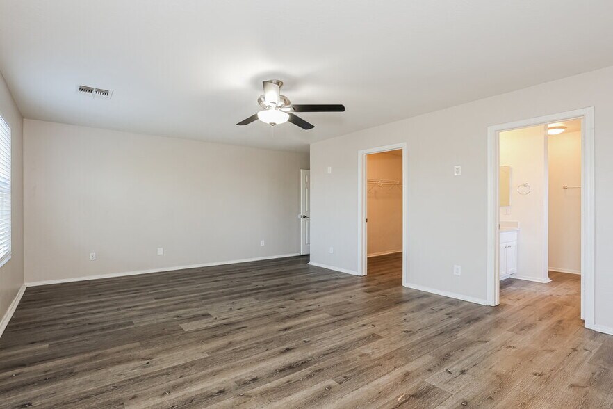 Building Photo - 8338 W Kingman St