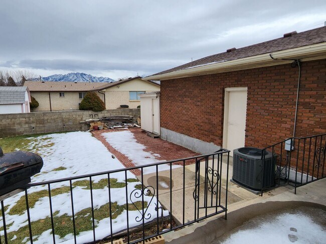 Building Photo - Great 4 Bd 2 Ba Home in Taylorsville