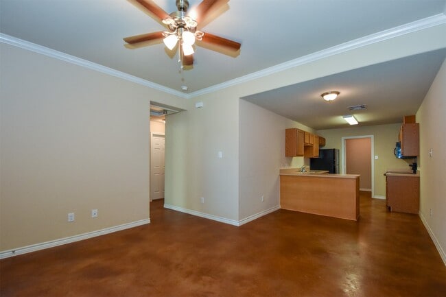 Building Photo - 1107 Parkhurst Ave
