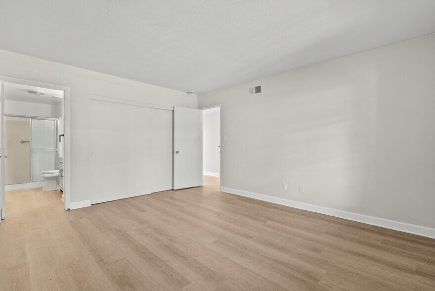 Building Photo - 26851 Oak Branch Cir