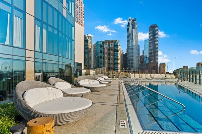 Building Photo - 211 N Harbor Dr