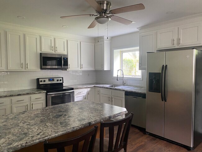 Building Photo - 104 Manning Blvd