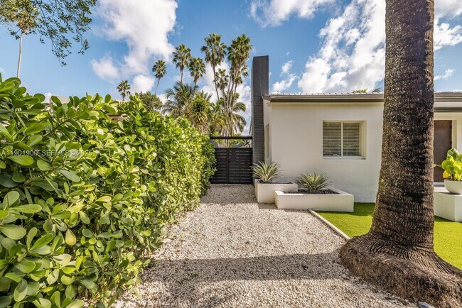 Building Photo - 901 NW 7th Street Rd