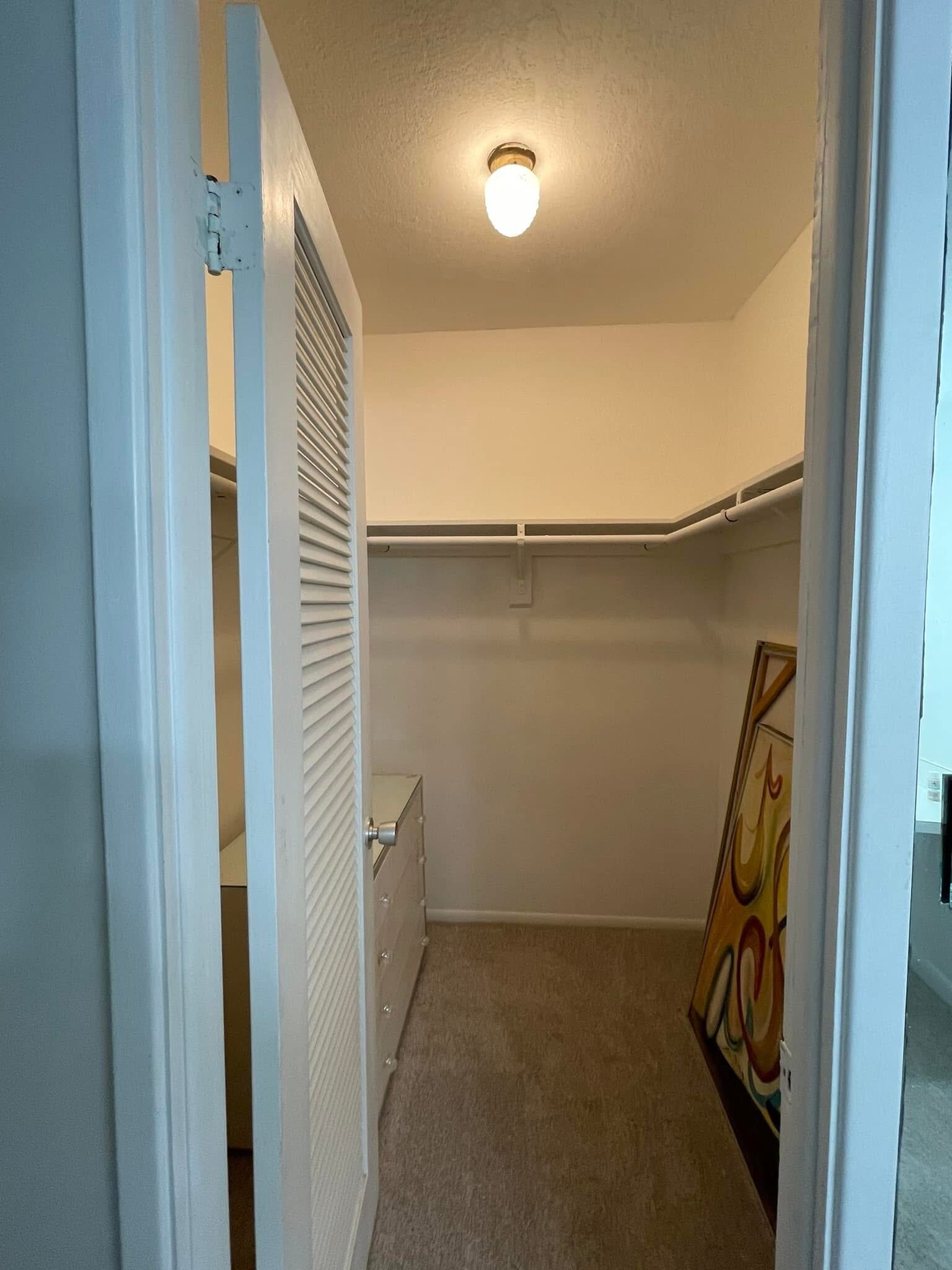 Building Photo - 2751 N Palm Aire Dr