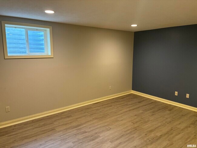 Building Photo - 2315 W Paddington Ct