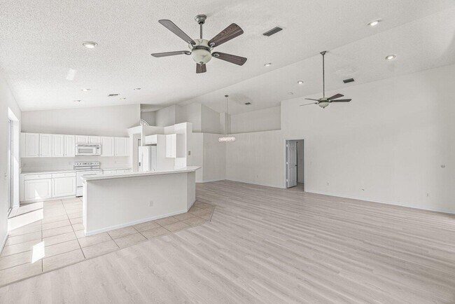 Building Photo - 7728 Edinburough Ln