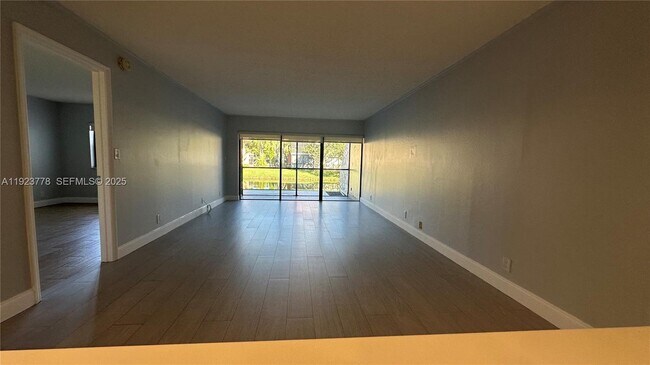 Building Photo - 200 Lakeview Dr