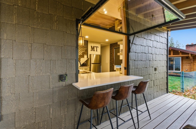 Building Photo - 809 3rd Ave W