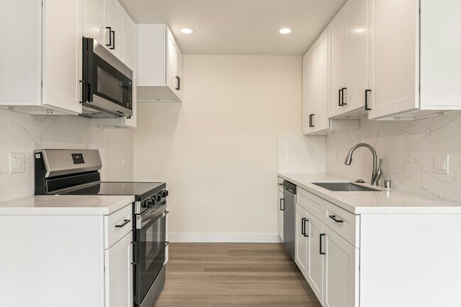 Building Photo - 5409 Radford Ave