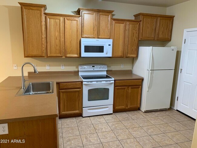 Building Photo - 3040 W Cavalry Dr