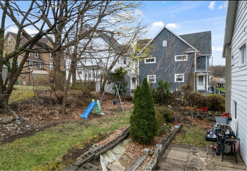 Building Photo - 412 Grove St