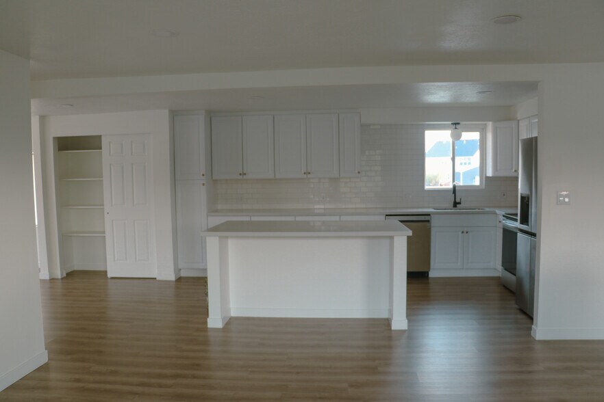 Building Photo - 1108 E 500 N