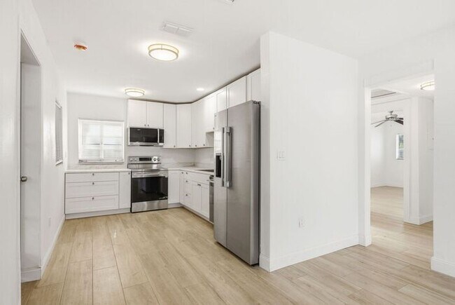Building Photo - Remodeled 3/1 Home