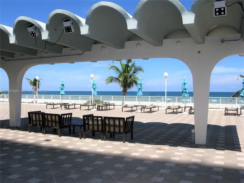 Building Photo - 5701 Collins Ave