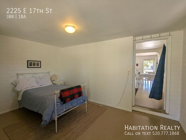 Building Photo - 2225 E 17th St