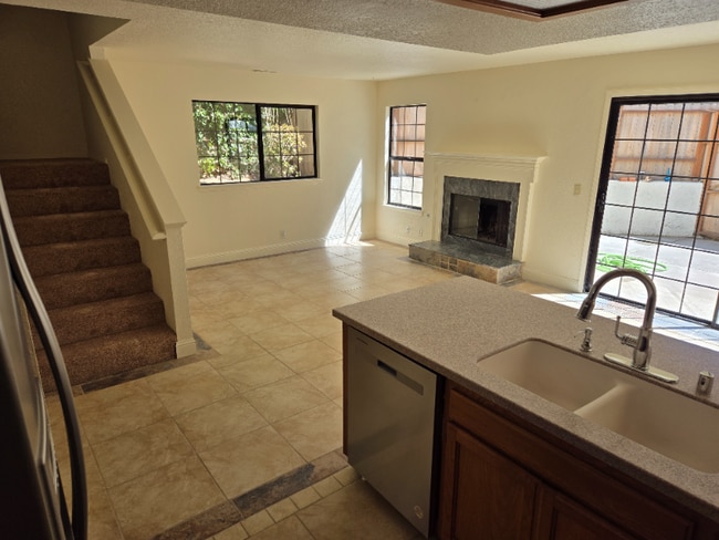 Building Photo - 652 Shady Ln