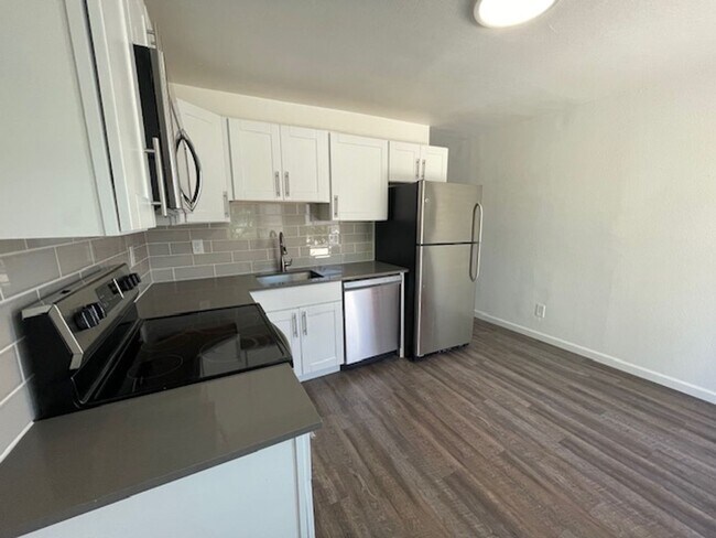 Building Photo - South Scottsdale Studio Casita w/ Private Patio | 4 Weeks Free | Remodeled Quartz & Stainless Kit...