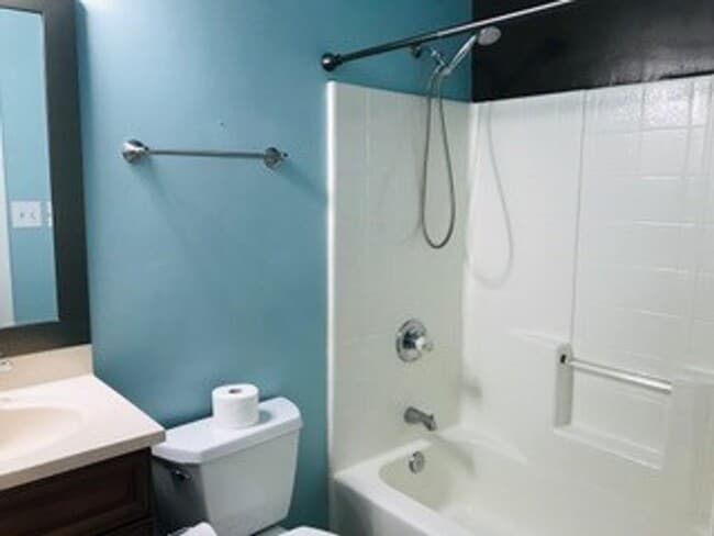 Building Photo - 409 Wrought Iron Bend