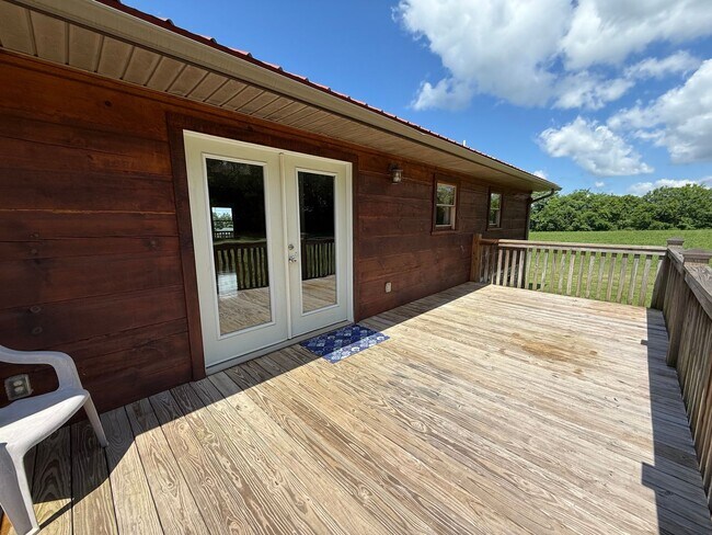 Building Photo - 1404 Maple Ln