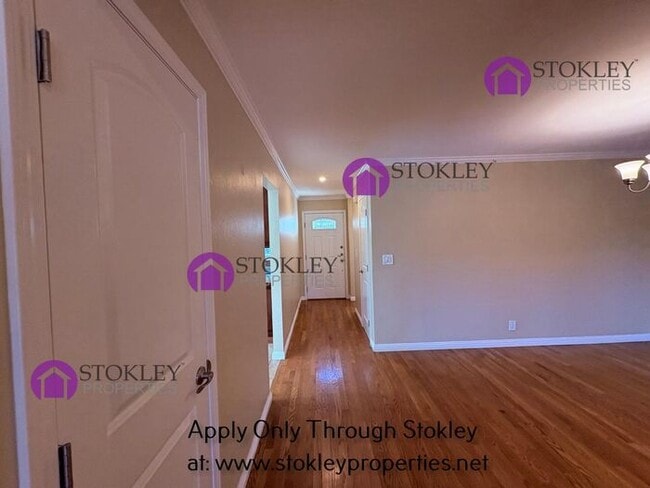 Building Photo - 323 Thistle Cir