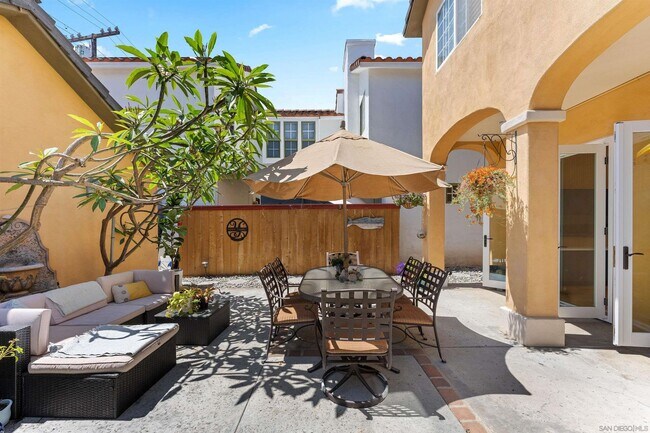 Building Photo - 4 Bedroom Village Home Close to the Bay