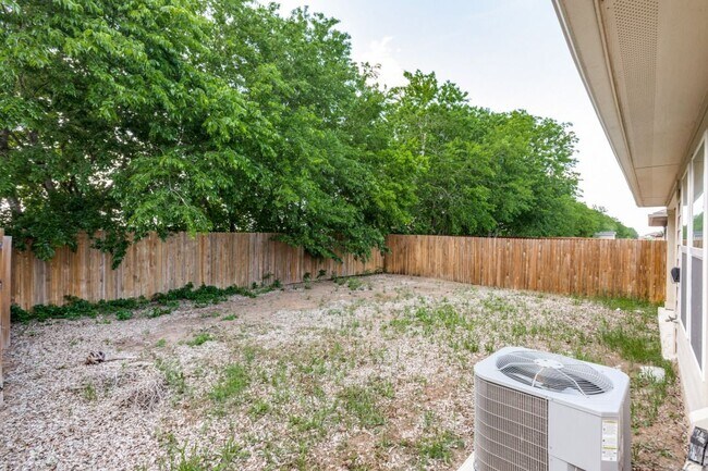 Building Photo - 250 Granary Dr