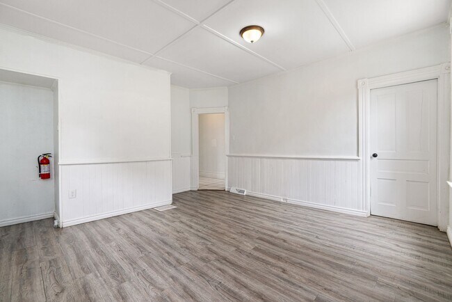 Building Photo - Unbeatable 4 Bedroom home in Greensburg available July 1!