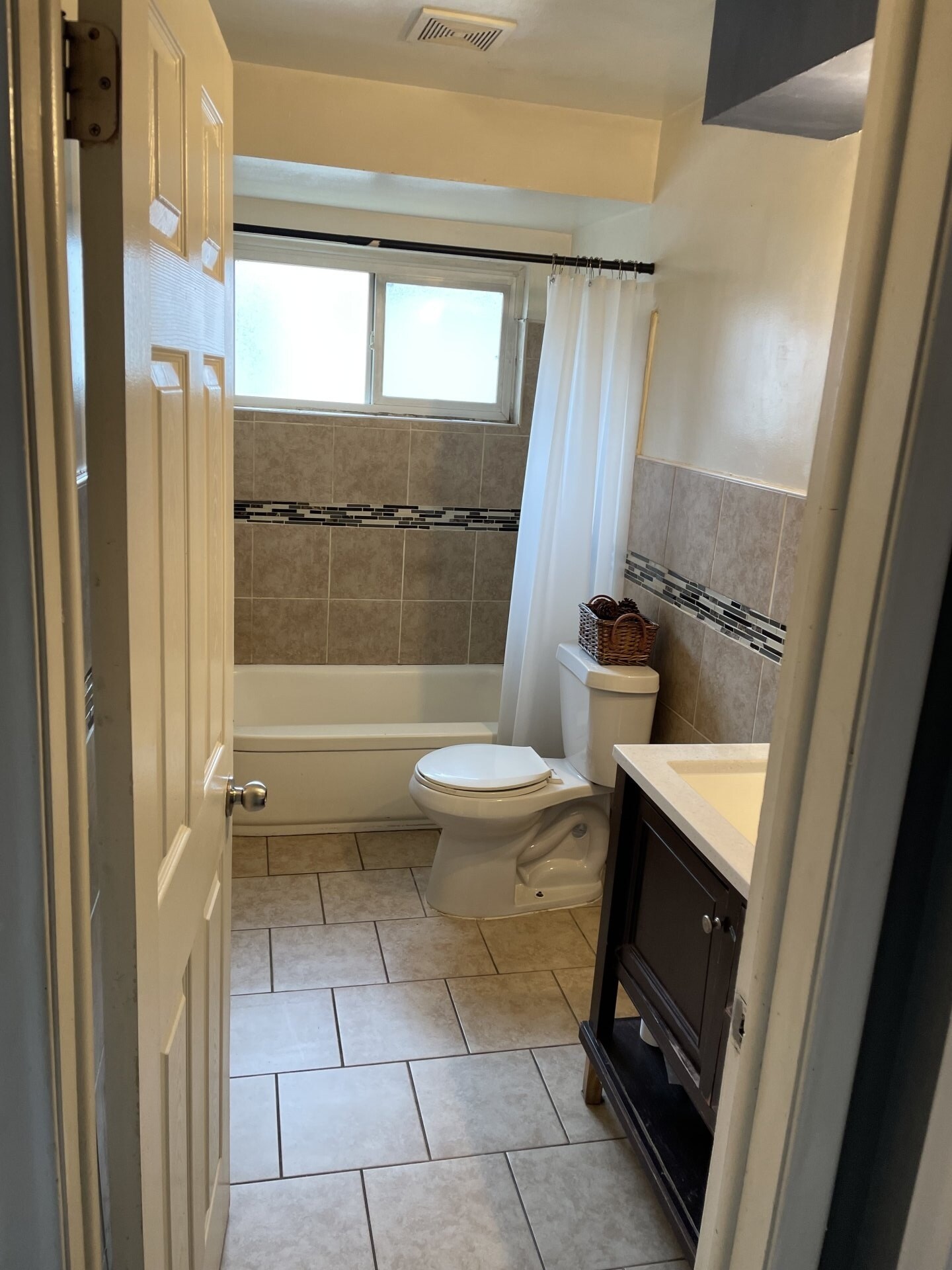 Building Photo - 22190 Cloverlawn St