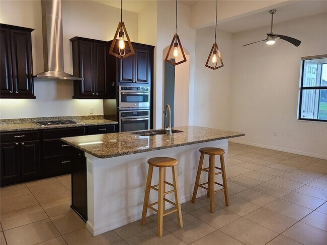 Building Photo - 629 Rosemary Cir