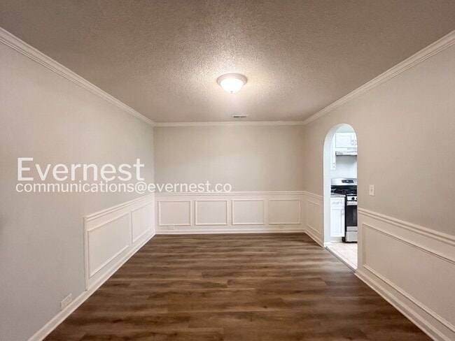 Building Photo - 5544 Bluegrass Dr