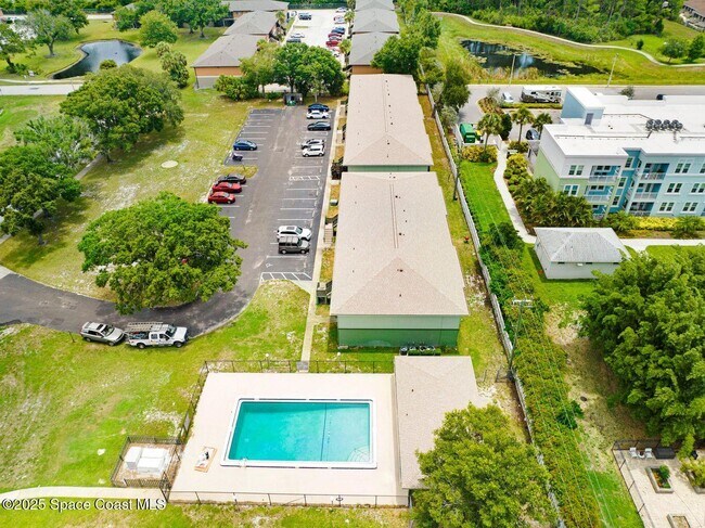 Building Photo - 1556 University Ln