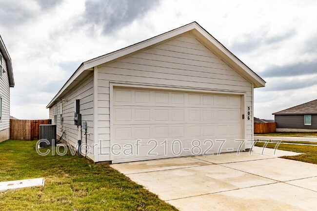 Building Photo - 506 Sarah Wy