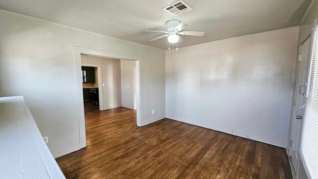 Building Photo - Lots of Room!