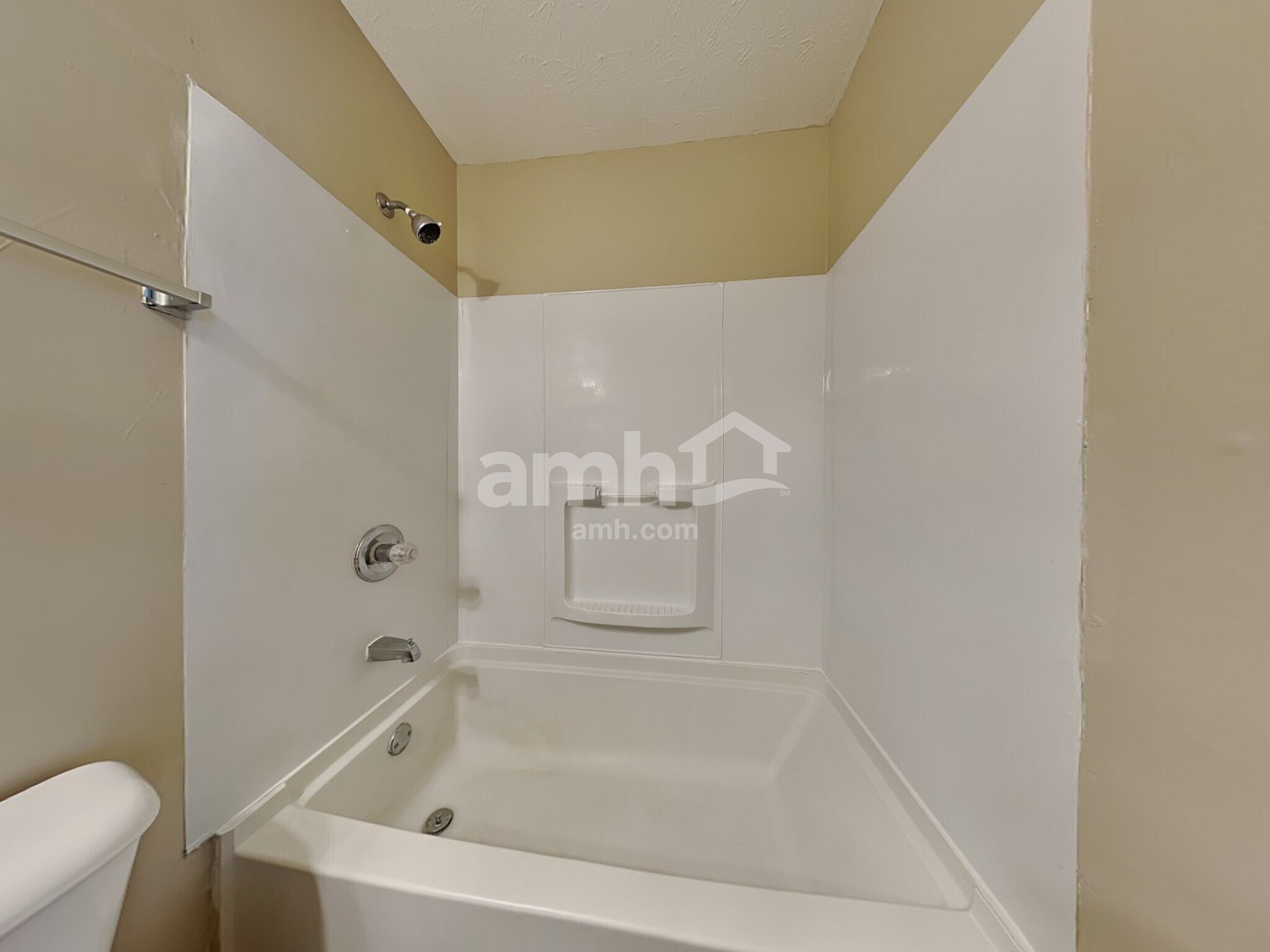 Building Photo - 51 Clearview Ln