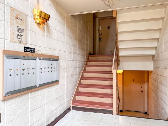 Building Photo - Suitland MD 2 BR 1 BA Renovated Condo