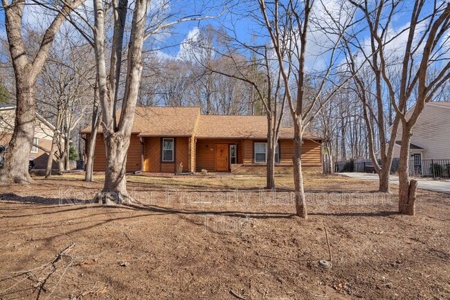 Building Photo - 5110 N Oaks Dr