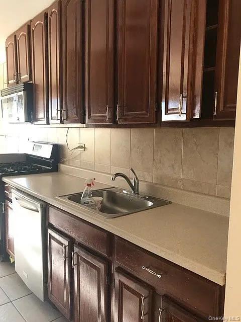 Building Photo - 2940 W 5th St