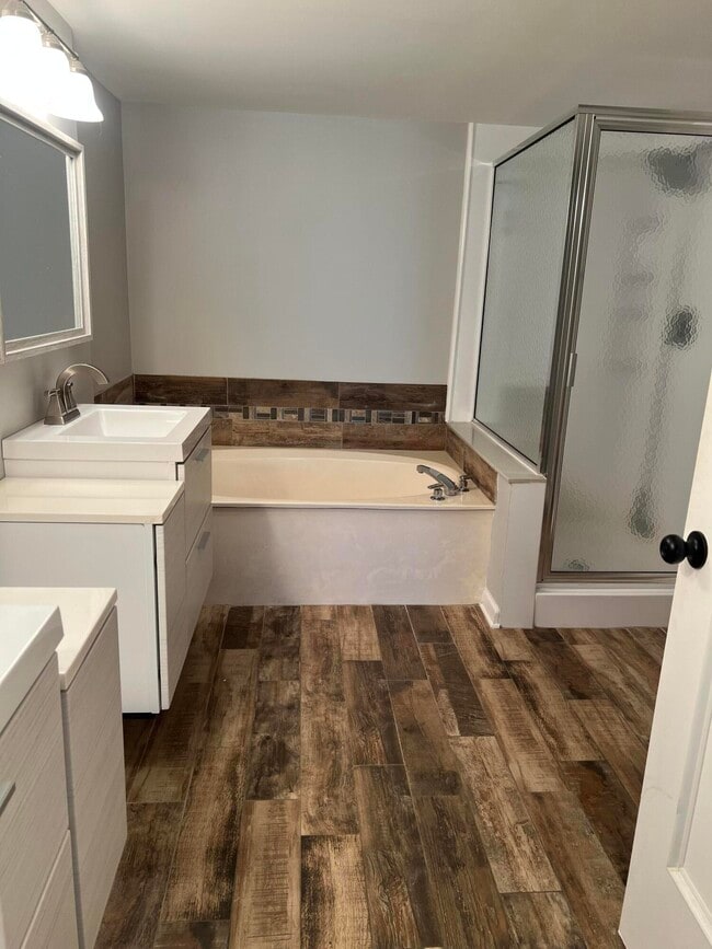 Building Photo - 5951 Regal Glen Dr