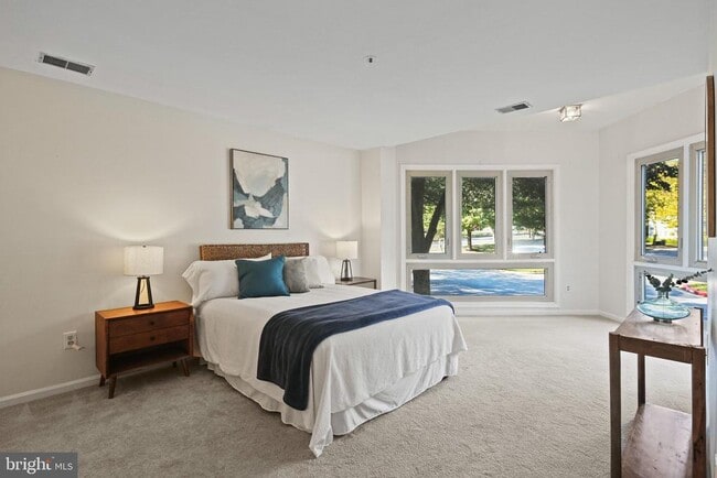Building Photo - 5006 Dorsey Hall Dr