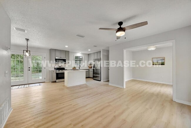Building Photo - Fully Renovated 5-Bedroom Home with Modern...