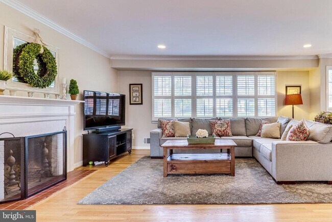 Building Photo - 6519 Engel Dr