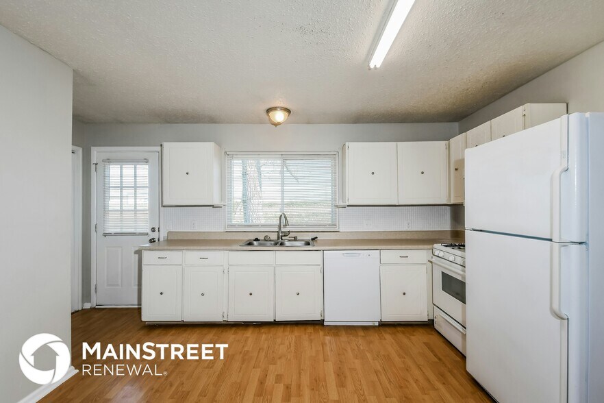 Building Photo - 1716 Springhill Dr