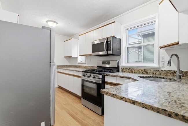 Building Photo - 60 Tudor St