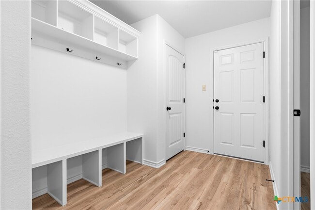 Building Photo - 1010 Woodland Bend Cir