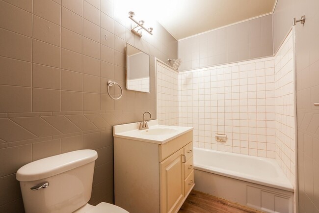 Building Photo - 1405 Edgemoor Dr