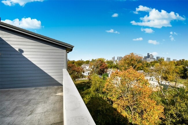 Building Photo - 3229 Tuam St