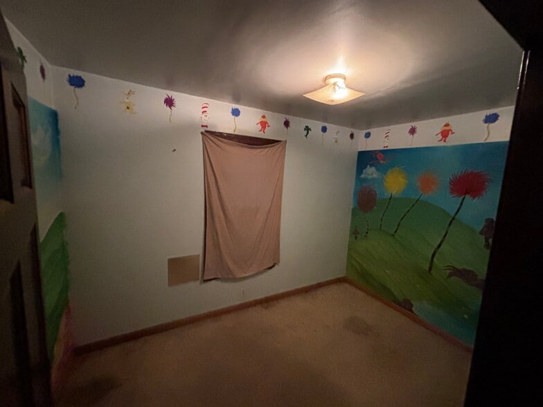 Building Photo - 924 N Edmond St