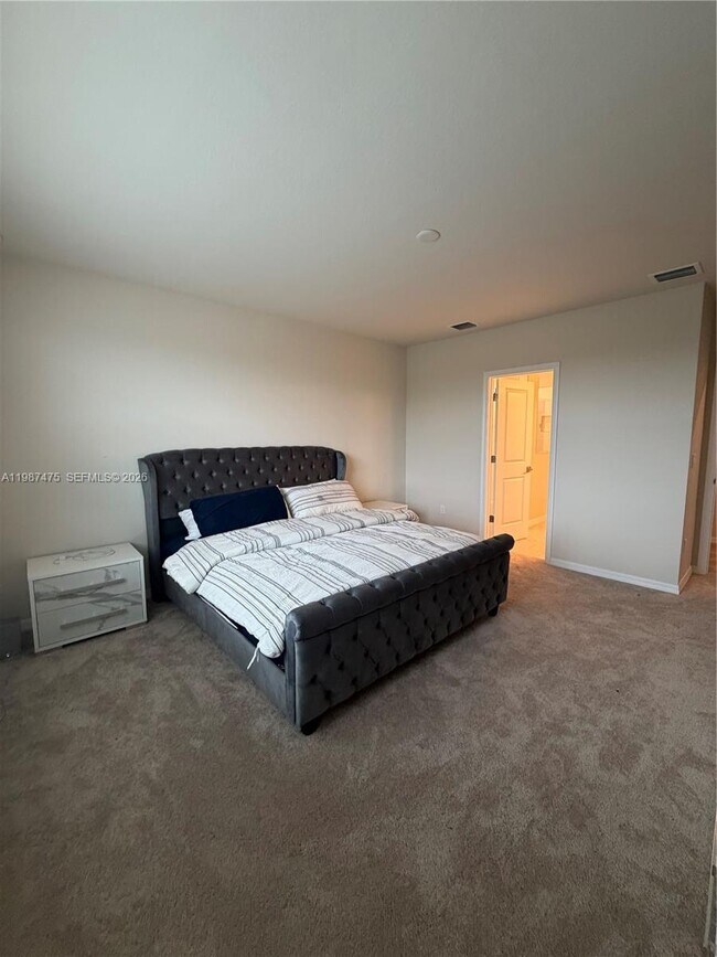 Building Photo - 12251 SW Periwinkle Ct